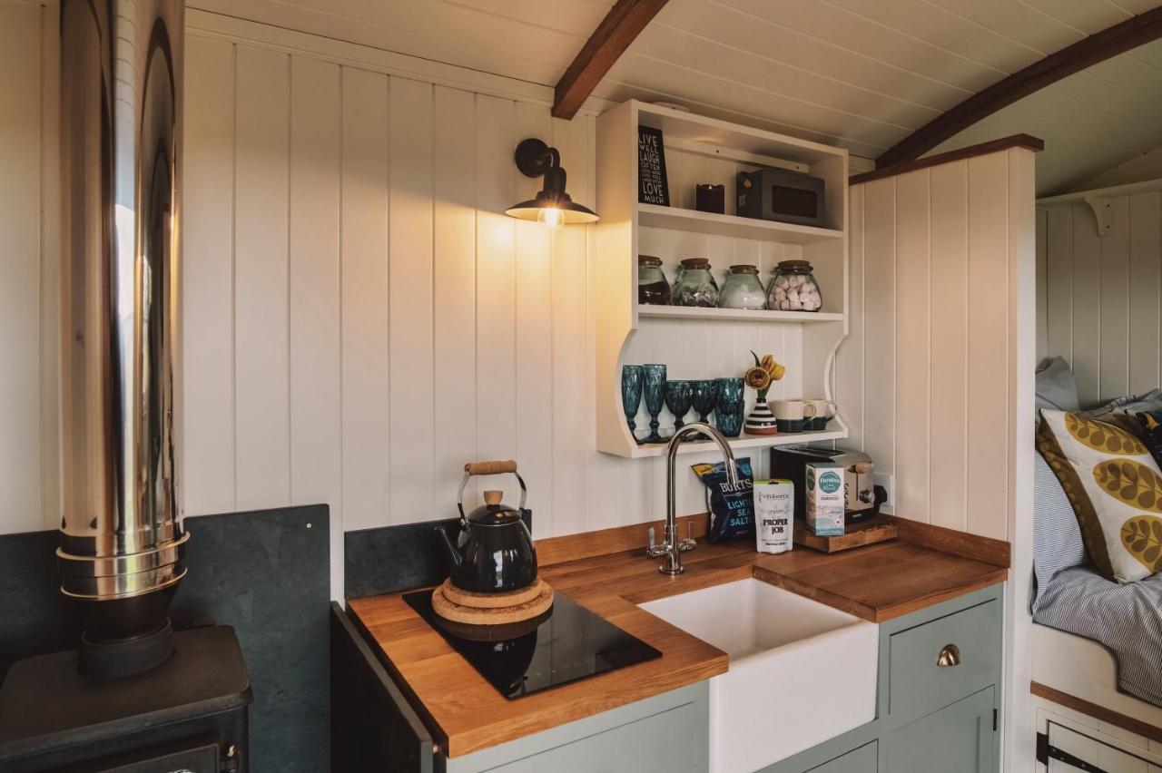 Luxury Shepherd'S Hut On Flower Farm With Outdoor Bath In Mid Cornwall Труро Екстериор снимка