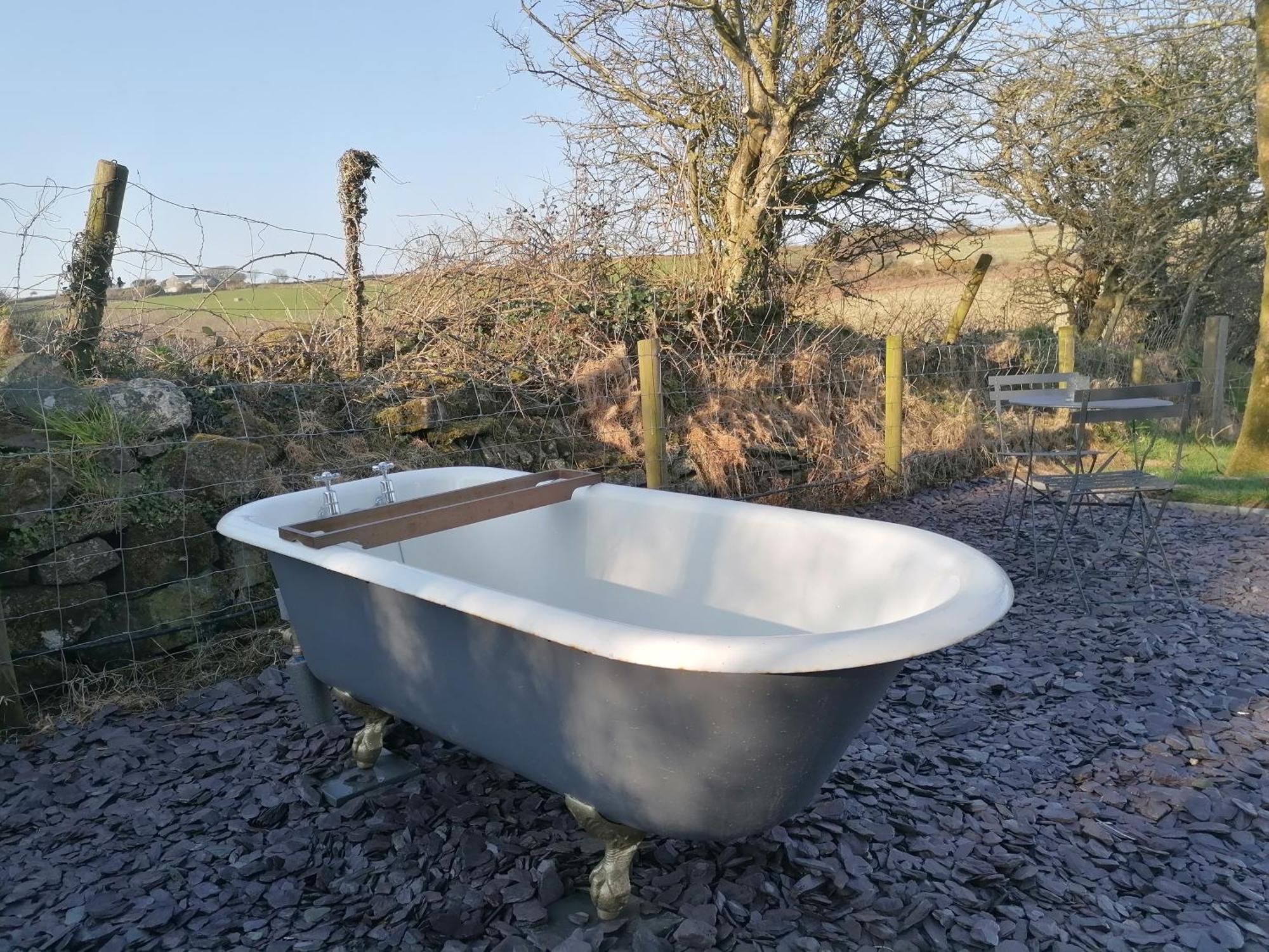 Luxury Shepherd'S Hut On Flower Farm With Outdoor Bath In Mid Cornwall Труро Екстериор снимка